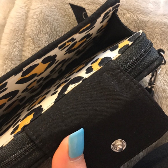 Vera Bradley wristlet - Picture 4 of 4